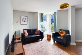 Beautiful & Vibrant 2BD Home w Balcony - Hackney!